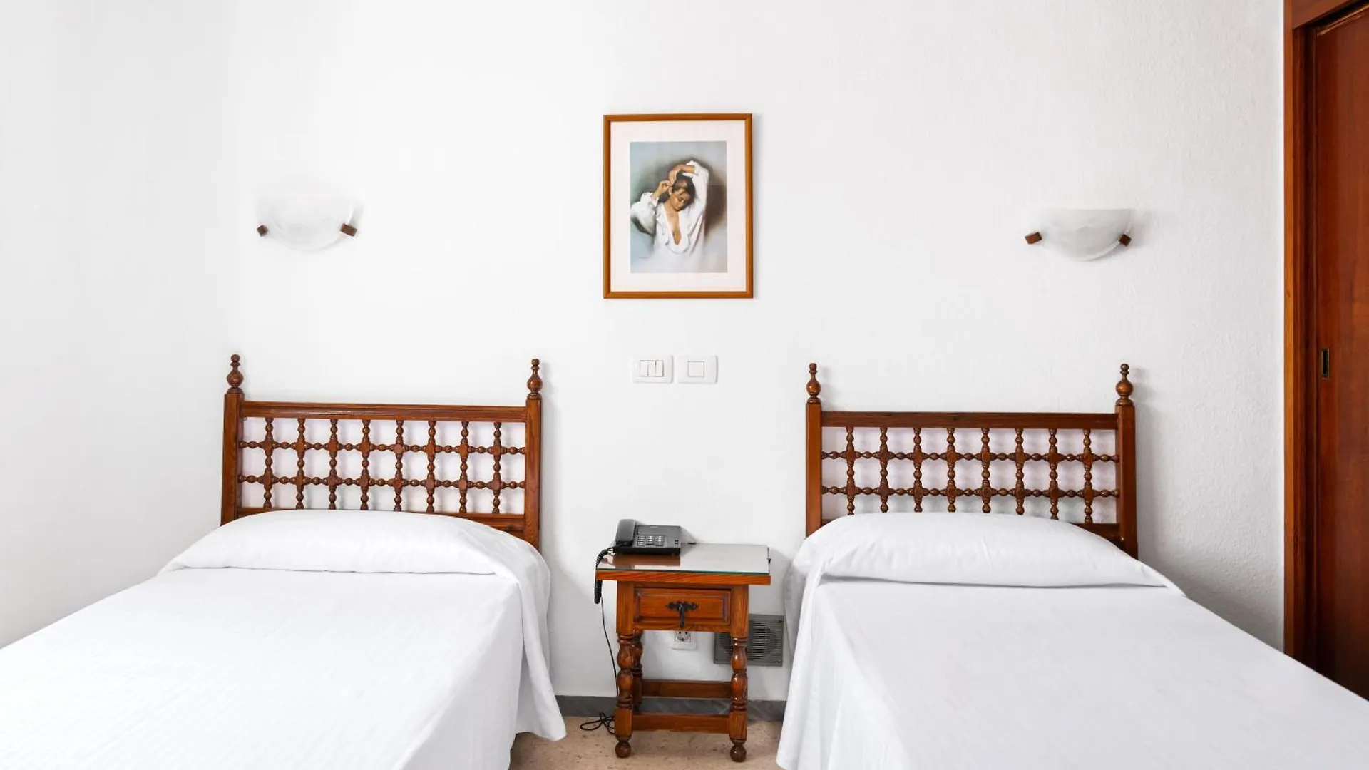 לאס פאלמס דה גראן קנאריה Hotel Valencia 2*, לאס פאלמס דה גראן קנאריה ספרד